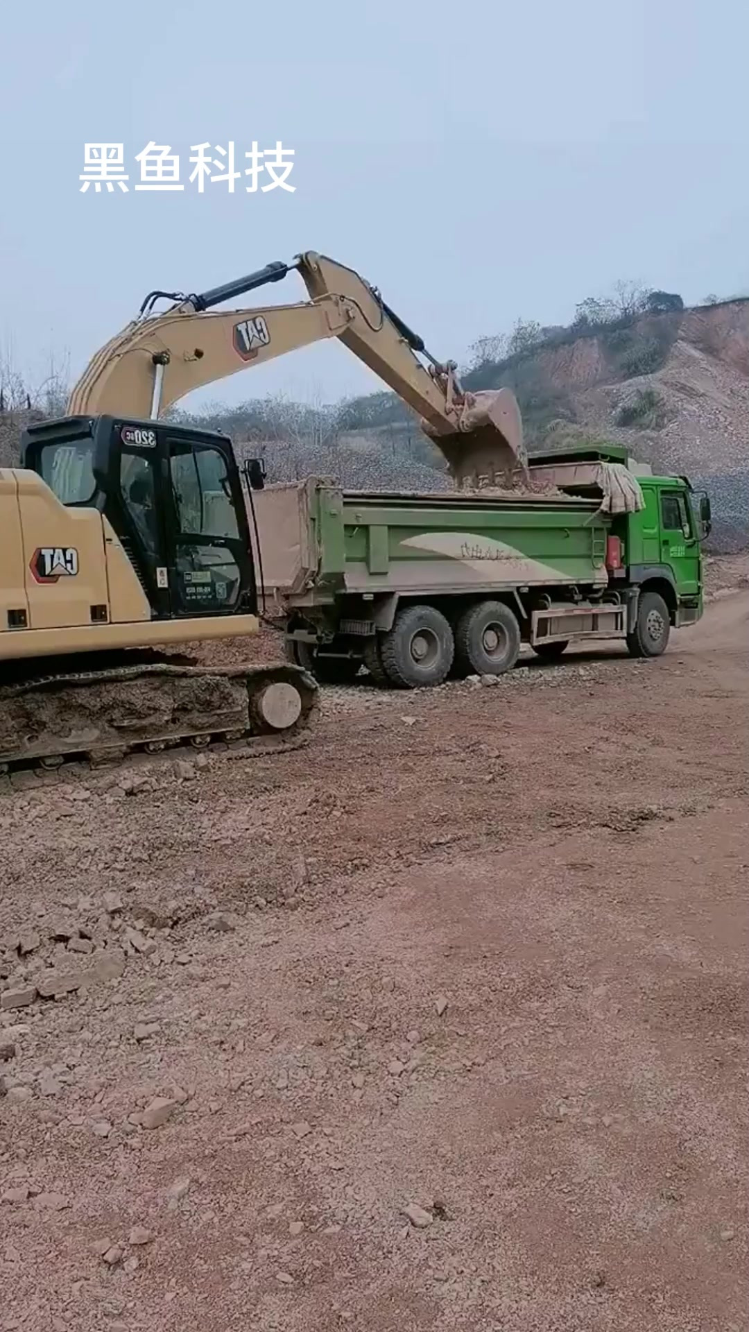 卡特320gc裝車,挖機拍攝